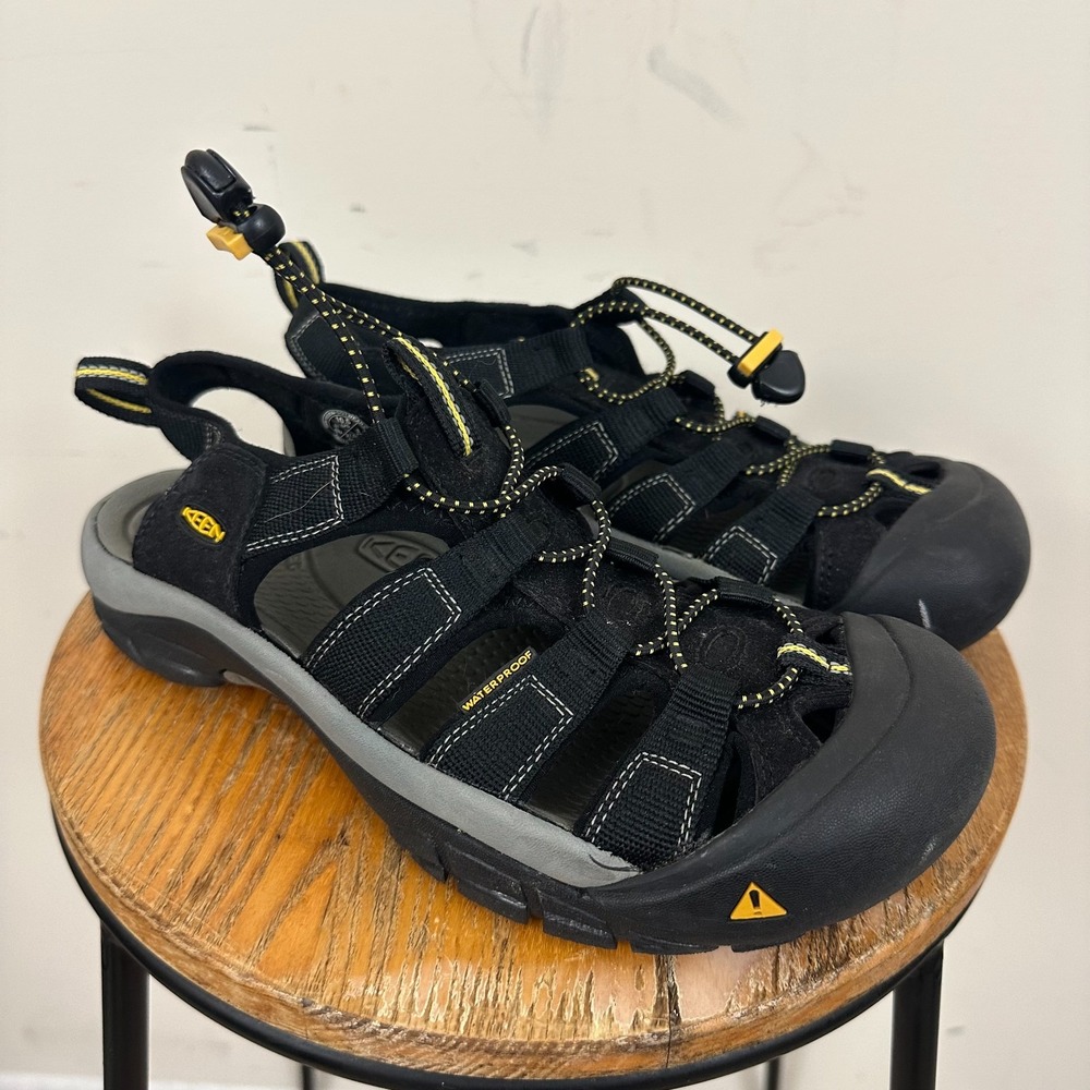 Keen Newport H2 1003449 Womens 10.5 Black Bungee Lace Closed Toe Hiking Sandals